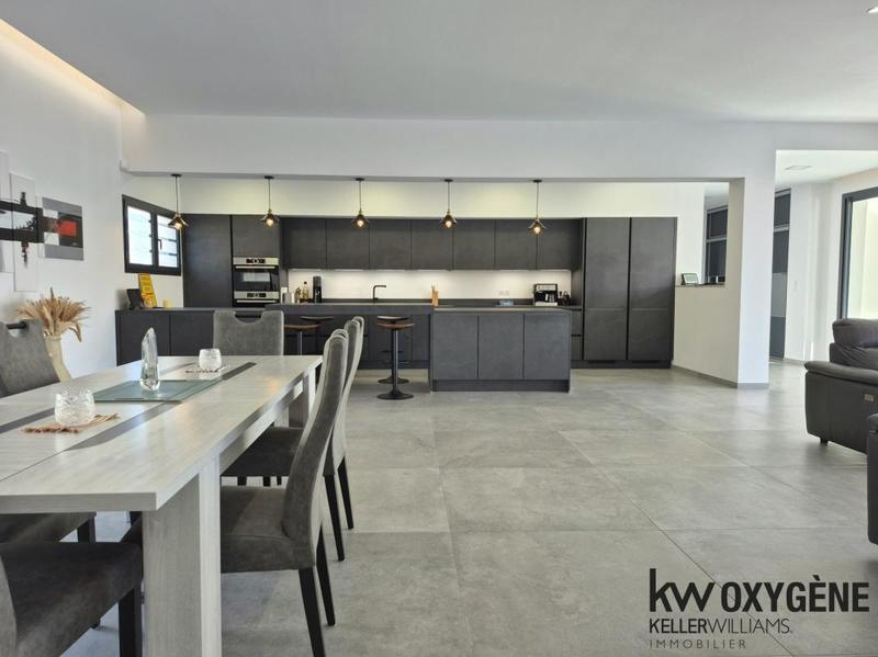 Maison - 232 m² - 6 pièces