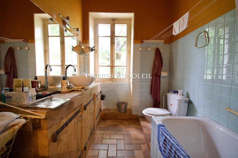 Propriété - 250 m² - 8 pièces