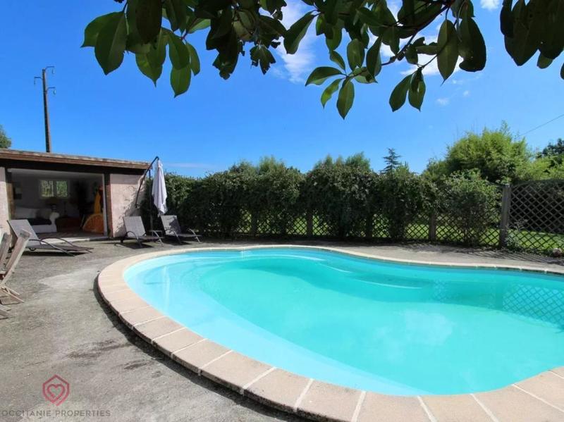 Maison - 229 m² - 9 pièces