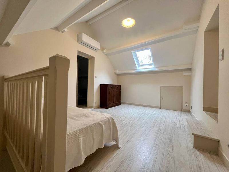 Maison traditionnelle - 286 m² - 13 pièces