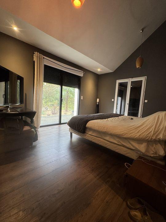 Demeure - 271 m² - 5 pièces