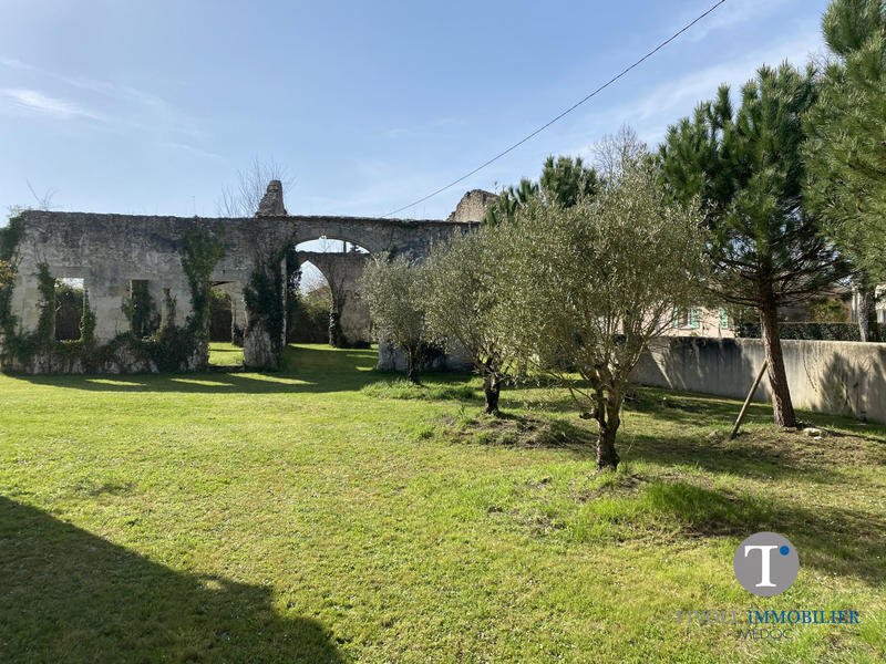 Maison - 530 m² - 10 pièces