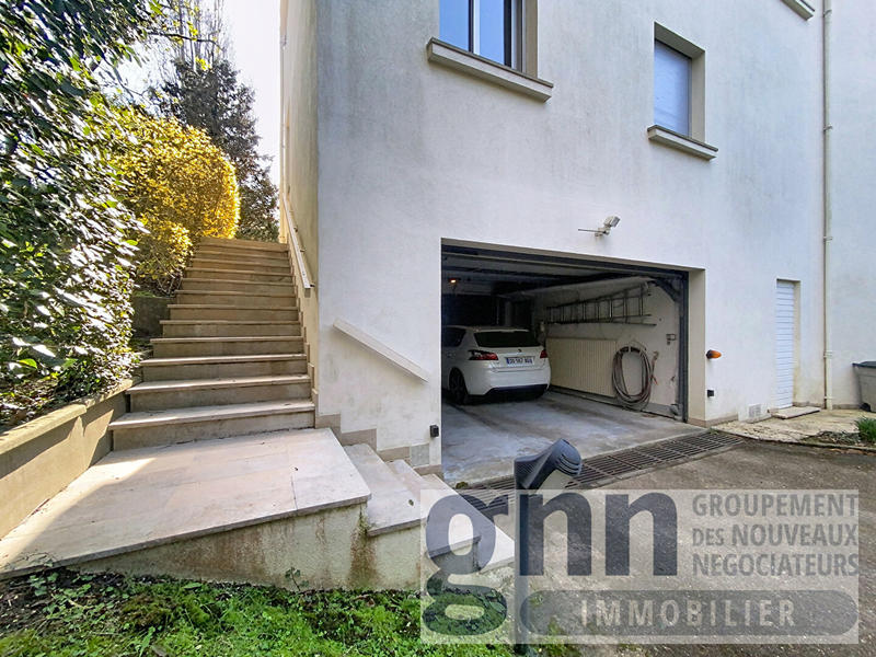 Maison - 284 m² - 9 pièces