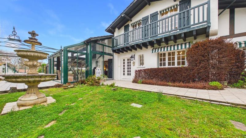 Maison - 200 m² - 7 pièces