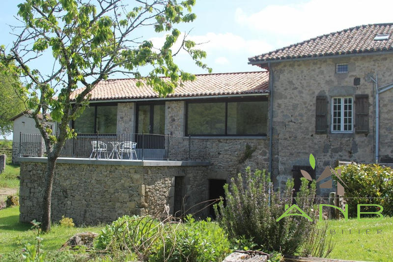 Maison - 216 m² - 7 pièces