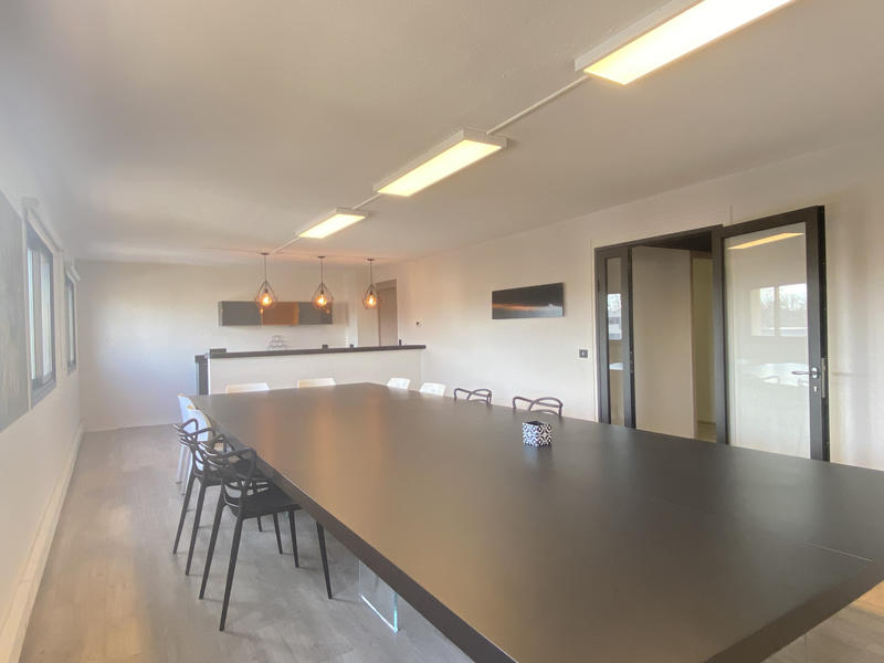 Bureau - 591 m²