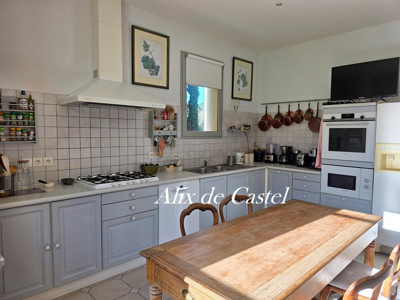 Maison - 275 m² - 9 pièces