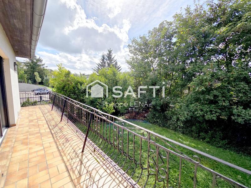 Maison - 192 m² - 9 pièces