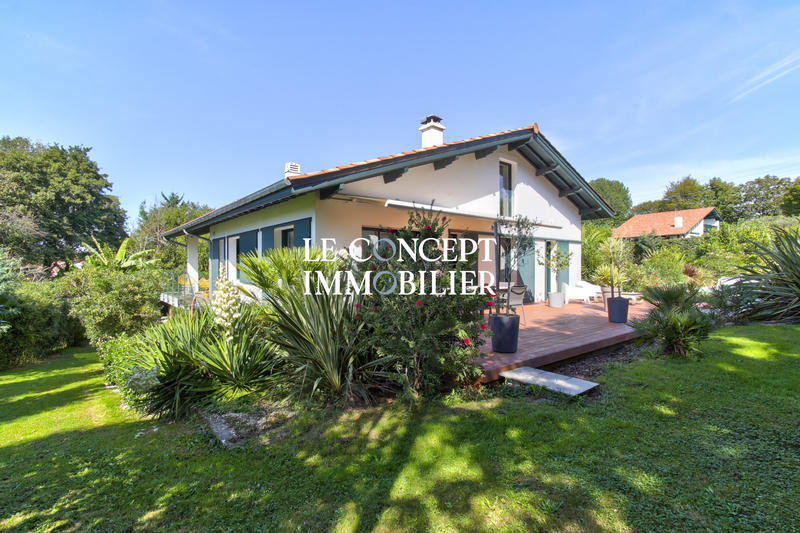 Villa - 215 m² - 8 pièces