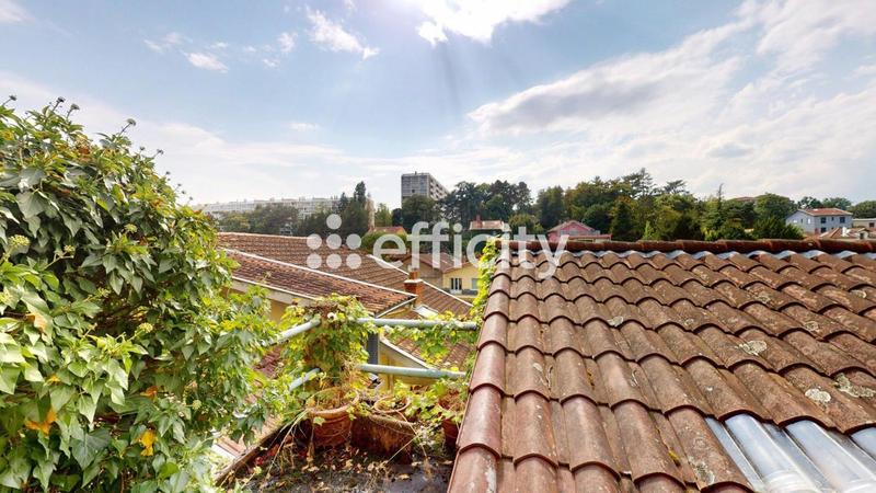 Maison - 333 m² - 8 pièces