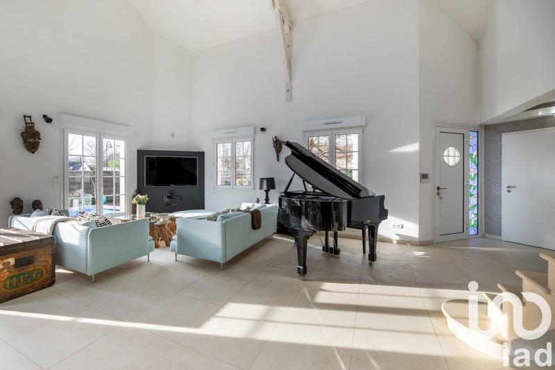 Maison - 210 m² - 7 pièces