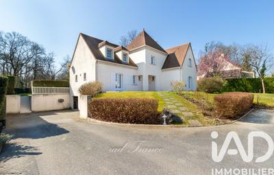 Maison - 246 m² - 9 pièces