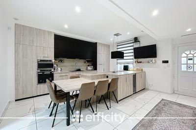 Maison - 160 m² - 5 pièces