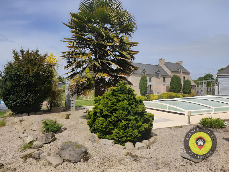 Maison - 270 m² - 11 pièces