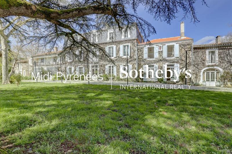 Château - 1 700 m² - 50 pièces