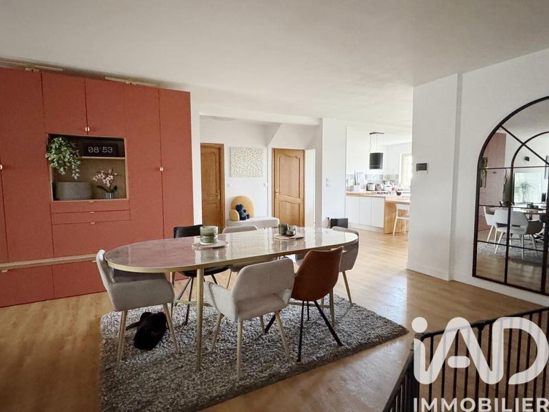 Maison - 300 m² - 8 pièces