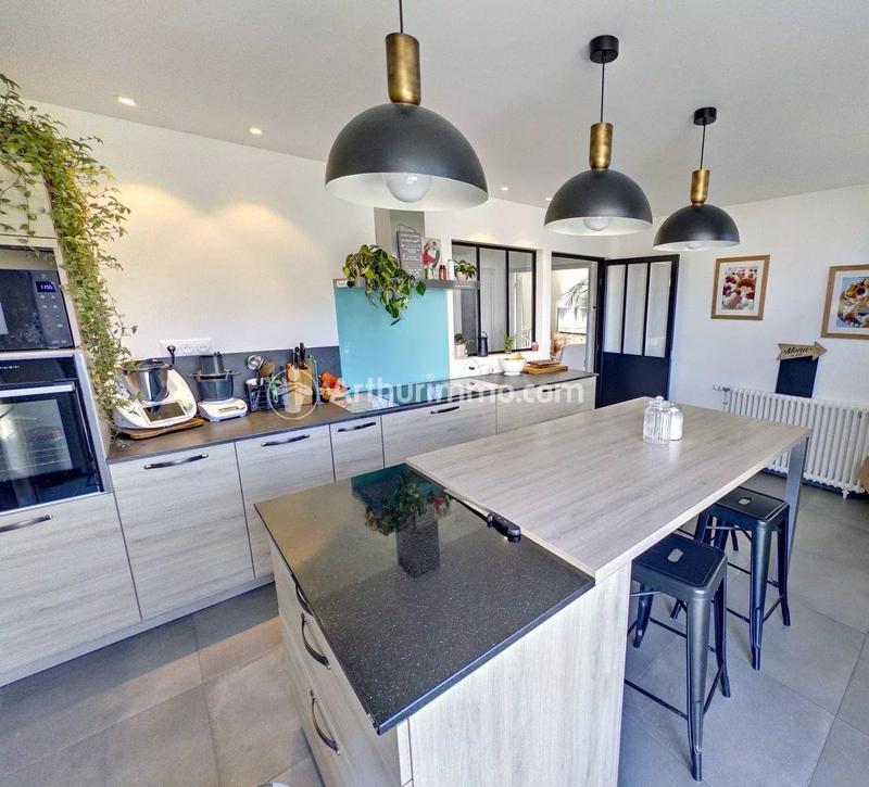 Maison - 208 m² - 6 pièces