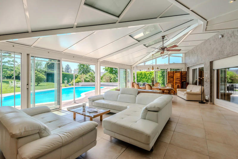 Maison - 380 m² - 9 pièces