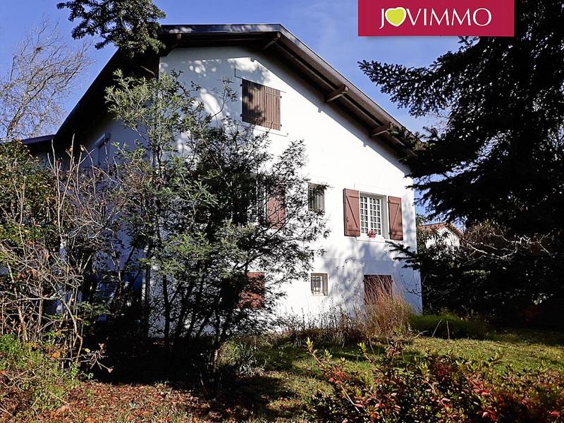 Maison - 332 m² - 10 pièces