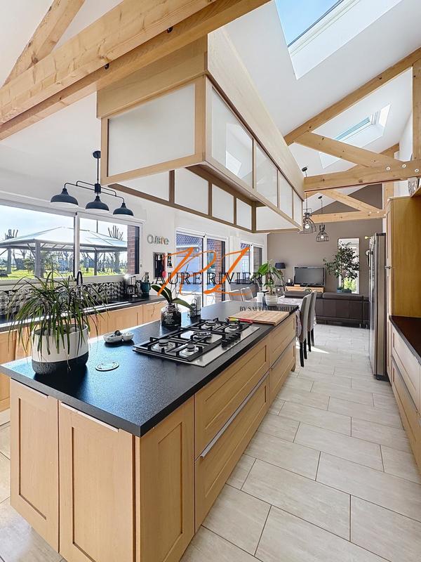 Maison - 315 m² - 8 pièces