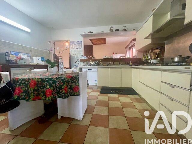 Maison - 200 m² - 9 pièces