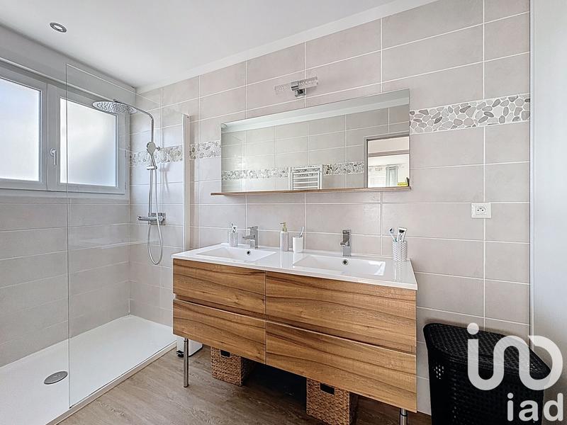 Maison - 185 m² - 8 pièces