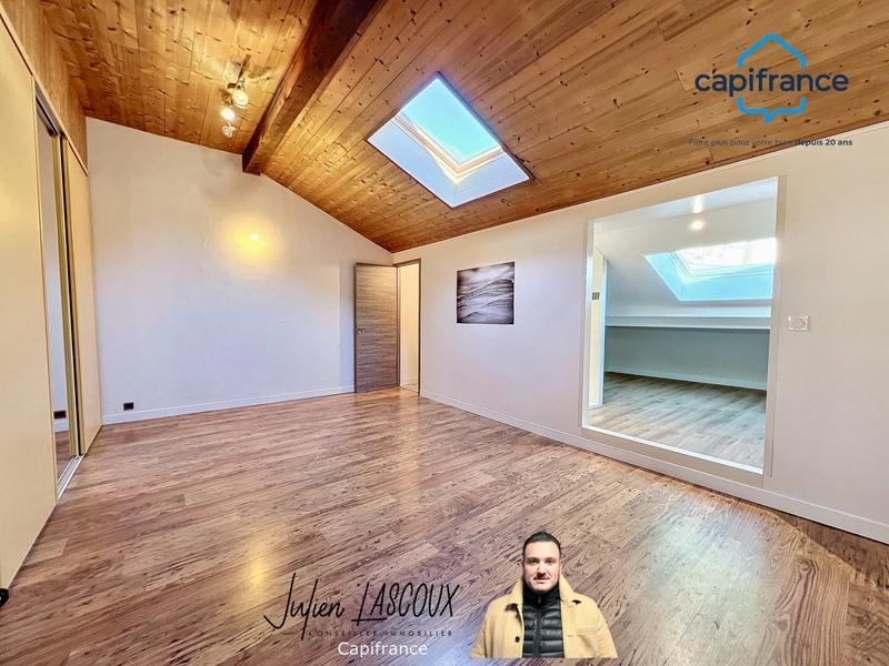 Maison - 272 m² - 10 pièces