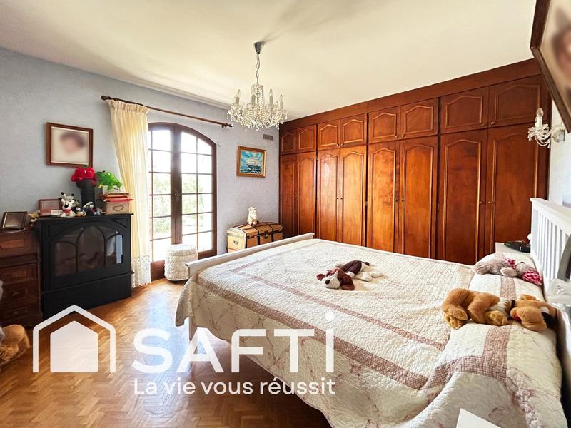 Maison - 235 m² - 6 pièces