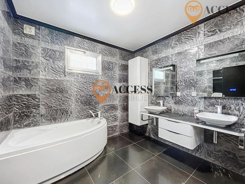 Maison - 218 m² - 8 pièces