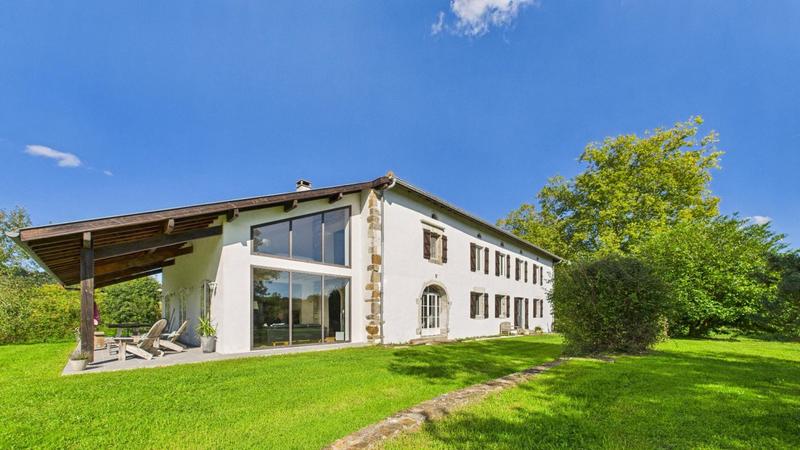 Maison - 530 m² - 12 pièces