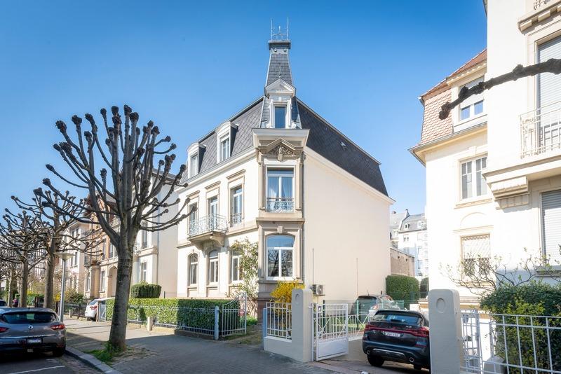 Maison - 357 m² - 9 pièces