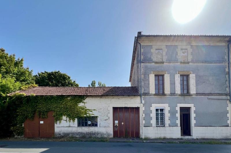 Maison traditionnelle - 270 m² - 10 pièces