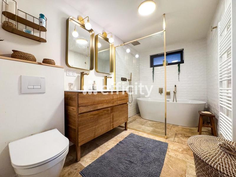 Maison - 140 m² - 5 pièces