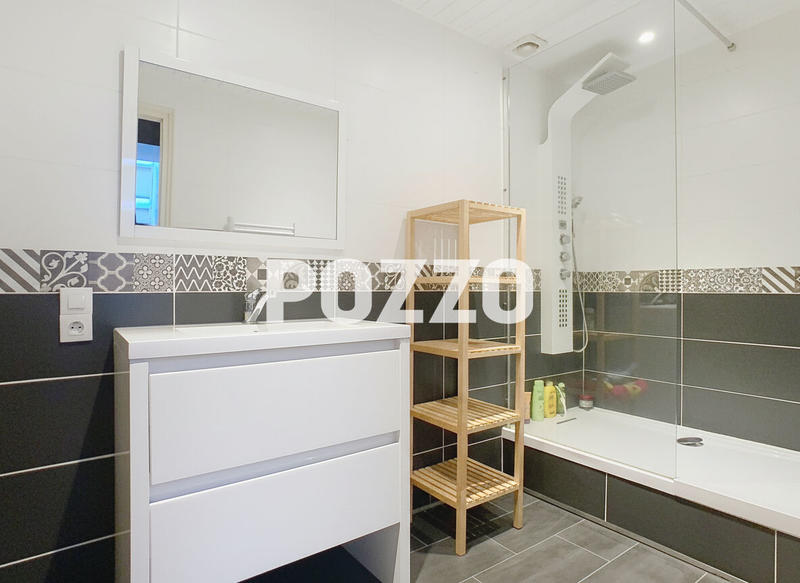 Maison - 215 m² - 12 pièces