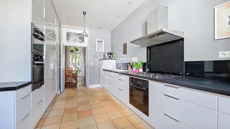 Maison - 235 m² - 10 pièces