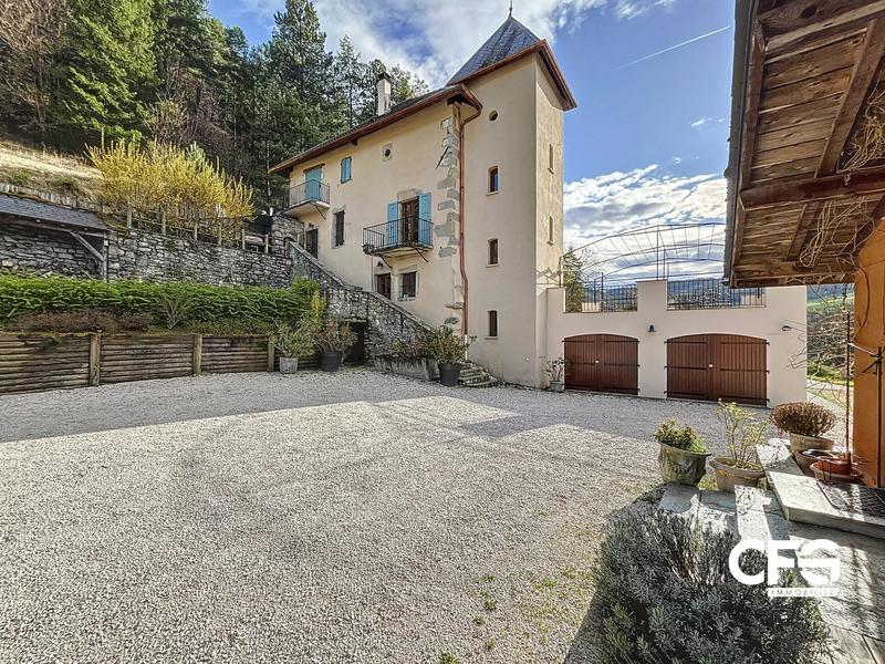 Maison - 228 m² - 7 pièces