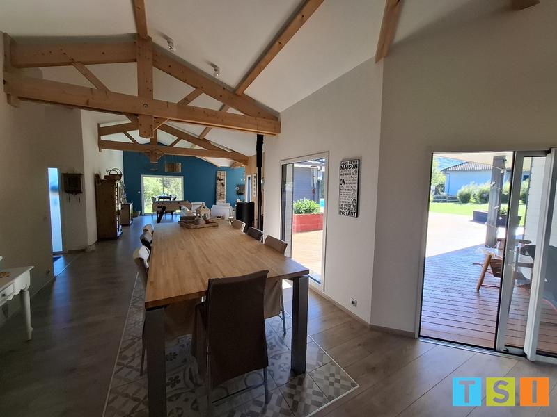 Maison - 228 m² - 6 pièces