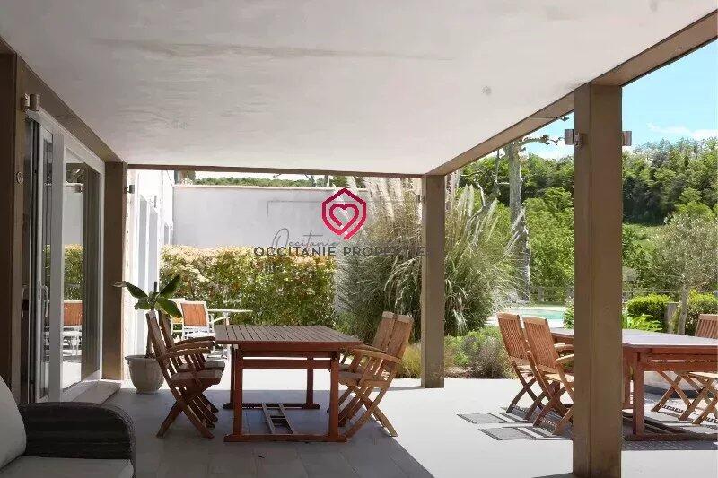 Propriété - 700 m² - 23 pièces