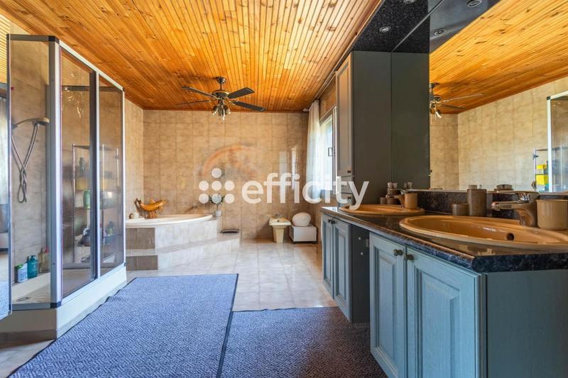 Maison - 497 m² - 9 pièces