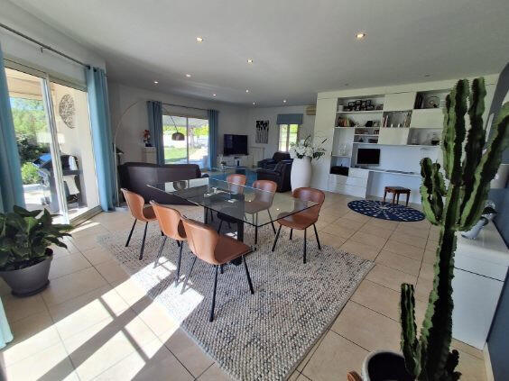 Maison - 204 m² - 5 pièces