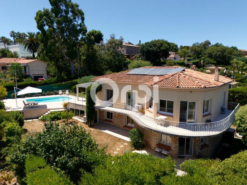 Villa - 253 m² - 6 pièces