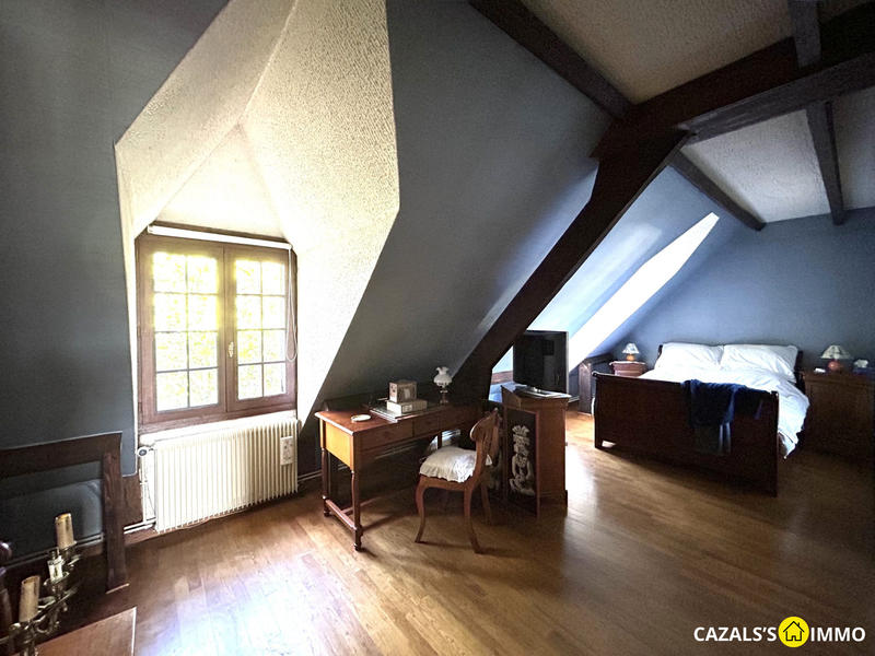 Maison traditionnelle - 180 m² - 7 pièces