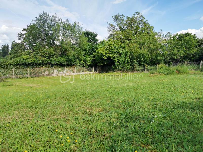 Terrain constructible - 758 m²