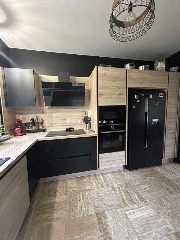 Maison - 220 m² - 9 pièces