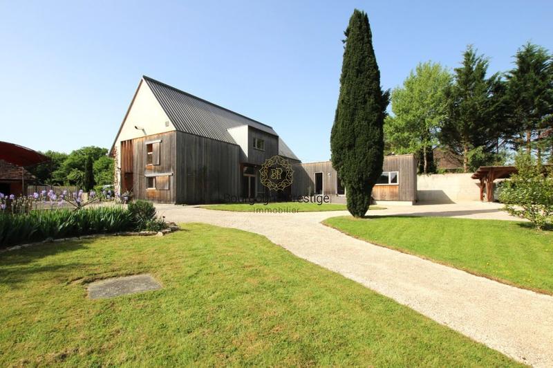 Propriété - 228 m² - 9 pièces