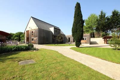 Propriété - 228 m² - 9 pièces