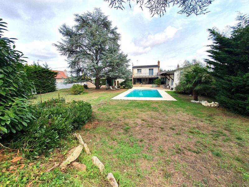 Maison - 265 m² - 8 pièces