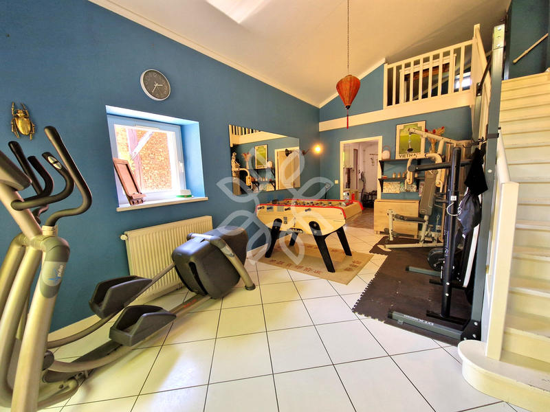 Maison - 285 m² - 6 pièces