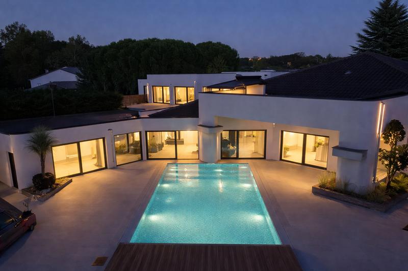 Maison - 350 m² - 8 pièces