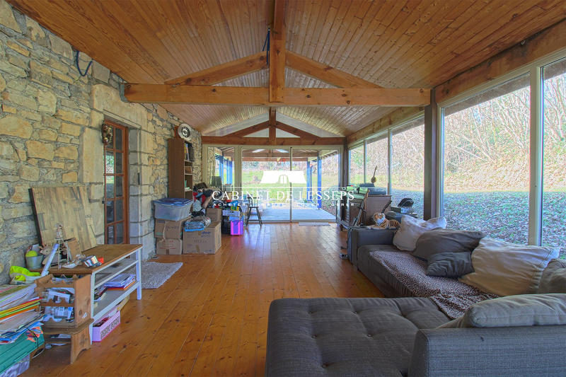 Maison - 238 m² - 7 pièces